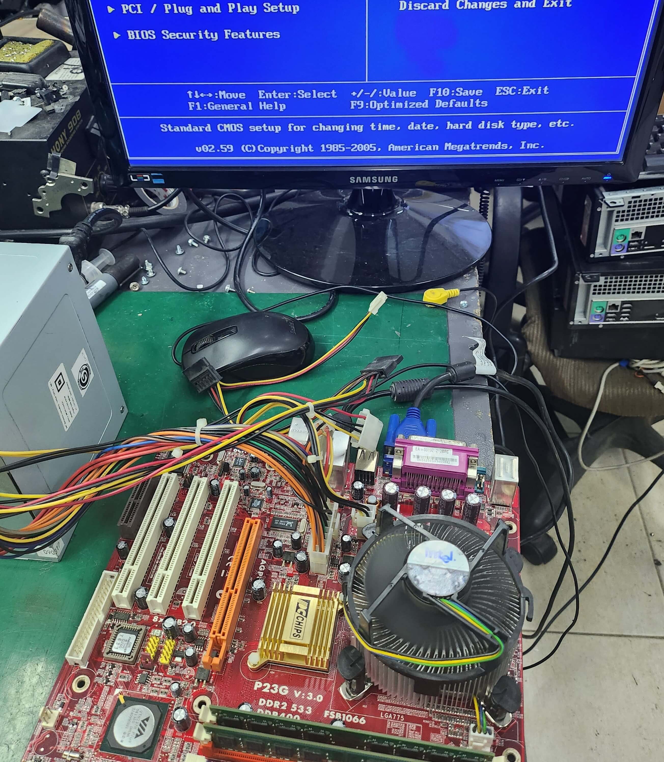 Monitor y motherboard